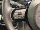 ステアリングにオーディオ操作スイッチが付いています。オーディオ画面に直接タッチしなくても操作が出来ますので、運転に集中できます。