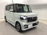 狭い駐車場でも、スライドドアならチャイルドシートへのお子さまの乗降や荷物の積載もスムーズ。