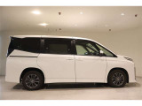 運転席側、スライドドアがあるドライバーの方が、右スライドドアからの乗車をスムーズにお手伝い出来ます!