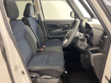ゆったりと座れる運転席シートですのでストレスなく運転が出来ますよ!
