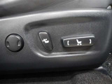 運転席はパワーシートなのでお好みのドライビングポジションに調整可能です♪