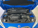 BMW 2.0L 直列4気筒ツインパワーターボ ガソリンエンジン :バルブトロニック(無段階可変バルブリフト)、ダイレクトインジェクションシステム、ダブルVANOS(吸排気無段階可変バルブタイミング)