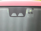 【スマートアシスト】走行中に前方の車両等を認識し、衝突しそうな時は警報とブレーキで衝突回避と被害軽減をアシスト。より安全にドライブをお楽しみいただけます。