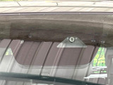 【スマートブレーキサポート】走行中に前方の車両等を認識し、衝突しそうな時は警報とブレーキで衝突回避と被害軽減をアシスト。より安全にドライブをお楽しみいただけます。