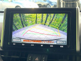 【バックカメラ】駐車時に後方がリアルタイム映像で確認できます。大型商業施設や立体駐車場での駐車時や、夜間のバック時に大活躍!運転スキルに関わらず、今や必須となった装備のひとつです!