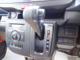 シンプルで扱いやすいシフトまわりです。