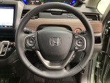 ハンドルにHondaセンシング系のクルーズコントロールやレーンキープアシストなどのスイッチと、オーディオの操作スイッチが装備されています。ハンドルから手を離さず安全に操作できます。