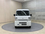 お車購入のポイントとなるフロントマスクです!シャープな目つきが印象的なデザインのヘッドランプです。