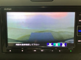 【バックカメラ】運転が苦手な方も車庫入れラクラクです!ギアをリバースに入れれば自動的に切り換わりますので、面倒な操作は不要です♪狭い駐車場もお車を傷つけず安心ですね!