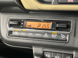 【オートエアコン】一度お好みの温度に設定すれば、車内の温度を検知し風量や温度を自動で調整。暑い&hellip;寒い&hellip;と何度もスイッチ操作をする必要はありません。快適な車内空間には必須の機能ですね♪
