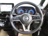 運転が楽しくなる明るく開放的な運転席まわりです。プロパイロットで高速など運転支援で疲れを軽減してくれます!