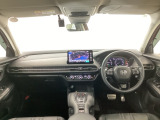 【前方視界】開放的な前方視界!運転がしやすく疲れにくいです♪窓が大きく、見通しがとっても良いおクルマですよ♪
