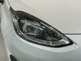 LEDヘッドライトは、点灯の瞬間から最大光量を発揮し、突然暗くなるトンネルなどでの安定感を高めます。