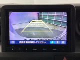 バックモニター付きで、車庫入れやバック時の後方確認をサポート。