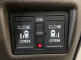 【両側パワースライドドア】両側がパワースライドドアになっており、運転席のスイッチやスマートキーでも開閉が可能です!開口部も広いので乗り降りも楽々♪
