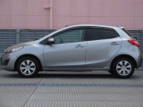 純正ホイールカバーで全体的にデザインがまとまっています。車も人も、オシャレはまずは足元からですね。