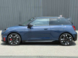 【MINI NEXT 認定中古車】安心の保証プログラムや延長保証など、MINI NEXT車両をご購入いただいたオーナーの皆様に、より快適なMINIライフを楽しんでいただくためのユニークなサービスをご用意しております。