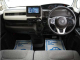 運転にかかわる様々な操作を安全に行えるように視点移動が少なく、操作性に配慮されたスイッチ類が凝縮されたコクピットです。