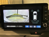 リバースギアに入れるだけで後方の表示へ切り替わります。夜間や雨の日の駐車も楽になりますよ。