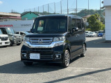雨の日は中古車は選びにくいですよね。でも当店なら安心です。電話予約を頂ければ屋根下へ移動させて頂きます。雨でもじっくりご検討いただけます。