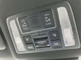 狭い駐車場での乗り降りもラクにできる両側パワースライドドア★