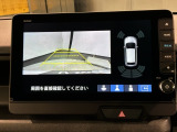 リバースギアに入れるだけで後方の表示へ切り替わります。夜間や雨の日の駐車も楽になりますよ。
