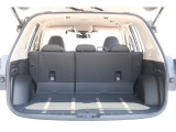 車体構造の見直しや、新型パワーリヤゲートの採用により、荷室幅および荷室開口部を拡大。サイズの大きな荷物の出し入れがしやすくなっております。