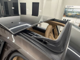 パノラマ ルーフ システム搭載で空気の入れ替えができたり、自然光が入るので車内が明るくなり気持ちよくドライブができます。