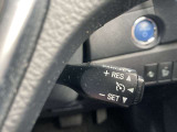 【クルーズコントロール】高速道路もラクラク走行。アクセルを離しても一定速度で走行ができ、長距離運転時の負担を軽減!加速・減速も簡単なスイッチ操作で調整できます。