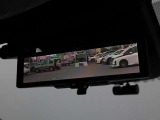 車両後方を映し出します・スマートルームミラー装備です。