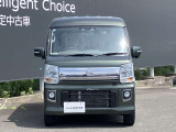 フロントガラスの上部には衝突軽減ブレーキの装置も付いており、より安全に運転を楽しんでいただくことができます。