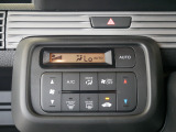 【オートエアコン】オートエアコンで快適な車内!温度や風量を自動調整し、理想の車内環境を保ちます。煩わしさのない快適なドライブを楽しみましょう。