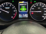 視認性に優れたメーターを採用しており、走行中でも車速や情報が分かりやすく表示されます。運転時の視線移動をむりのない範囲に抑え、快適で安心感のあるドライブをサポートします。
