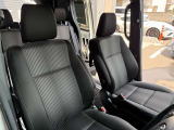 運転席シートも目立つ汚れは無く綺麗に保たれております!ビニールが付いていて綺麗な状態です!シートの状態が気になる方はぜひ現車確認にご来店ください!遠方の方は写真でのやり取りも可能です!
