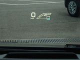 カラーヘッドアップディスプレイ付き。少ない視線移動で情報を確認できるので、運転の疲労軽減に繋がりますよ♪