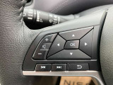 ステアリングスイッチでオーディオ操作ができるほか、メーターディスプレイ表示の切り替えも可能です。