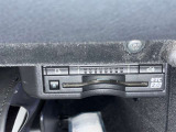 ETC2.0は、車の走行データを活用して高速料金支払いに加え、渋滞回避支援や安全運転支援など高度な道路サービスを提供する次世代型ETCシステムです。