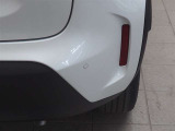コーナーセンサーを車の前後に装備。障害物までの距離に応じて警告音を変えてお知らせ。縦列駐車時や駐車場・車庫などでの取り回しをサポートします。詳細は販売店スタッフまでお尋ねください。
