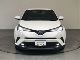 フロントタイヤ上部まで回り込む大型ヘッドランプ!1灯の光源でハイローの切替可能なBi-BeamLEDを採用!夜間の視界を確保しながら省電力に寄与!流れるウインカー「シーケンシャルターンランプ」も装備!