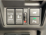【両側パワースライドドア】スマートキーや運転席のスイッチで後席両側スライドドアの開閉が可能♪電動だから力を入れてドアを開ける必要が無く、小さなお子様でも簡単に開け閉めでき快適です♪