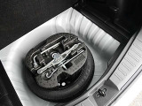 スペアタイヤと工具