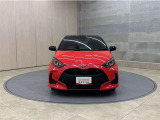 お車購入のポイントとなるフロントマスクです!シャープな目つきが印象的なデザインのヘッドランプです。