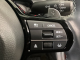 【アダプティブ・クルーズ・コントロール】予め設定した車速内でクルマが自動的に加減速。 前走車との適切な車間距離を維持しながら追従走行し、高速道路でのドライバーの疲労を軽減してくれる嬉しい機能付♪