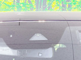 【i-ACTIVESENSE】走行中に前方の車両等を認識し、衝突しそうな時は警報とブレーキで衝突回避と被害軽減をアシスト。より安全にドライブをお楽しみいただけます。