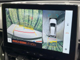 【パノラミックビューモニター】専用のカメラにより、上から見下ろしたような視点で360度クルマの周囲を確認することができます☆死角部分も確認しやすく、狭い場所での切り返しや駐車もスムーズに行えます。