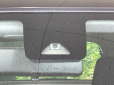【スマートアシスト2】走行中に前方の車両等を認識し、衝突しそうな時は警報とブレーキで衝突回避と被害軽減をアシスト。より安全にドライブをお楽しみいただけます。