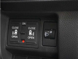 ◆両側電動スライドドア◆狭い駐車場でも乗り降りが楽々♪お子様が隣の車にドアを当ててしまう心配もございません!小さなお子様連れの方もこれで安心。