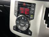【左右独立型フルオートエアコン】運転席と助手席でそれぞれお好みの温度に設定可能。同乗者にも配慮した、快適な空調をお届け致します。