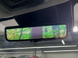 【デジタルインナーミラー】後席の大きな荷物や同乗者で後方が確認しづらい時でも安心!カメラが撮影した車両後方の映像をルームミラー内に表示。クリアな視界で状況の確認が可能です!