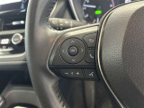 運転中、オーディオの操作をしてて、ハッとしたことはありませんか?ステアリングスイッチは、運転中でもハンドルでオーディオの操作が可能です。安全なドライブをサポートします。